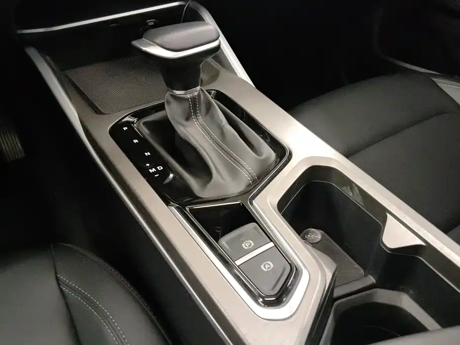 Geely Emgrand 2025 — фото 16