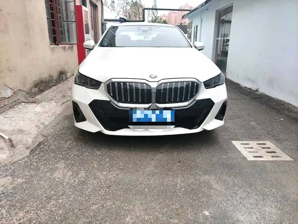 BMW 5 Series 2025