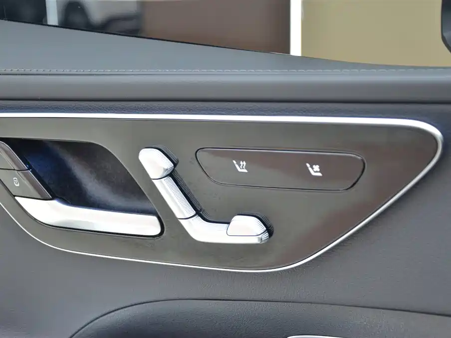 Mercedes-Benz C-Class 2024 — фото 10
