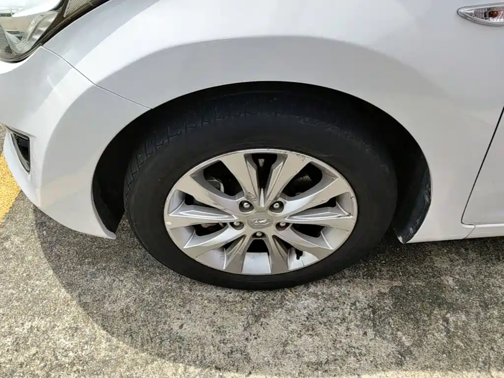 Hyundai Elantra 2017 — фото 23
