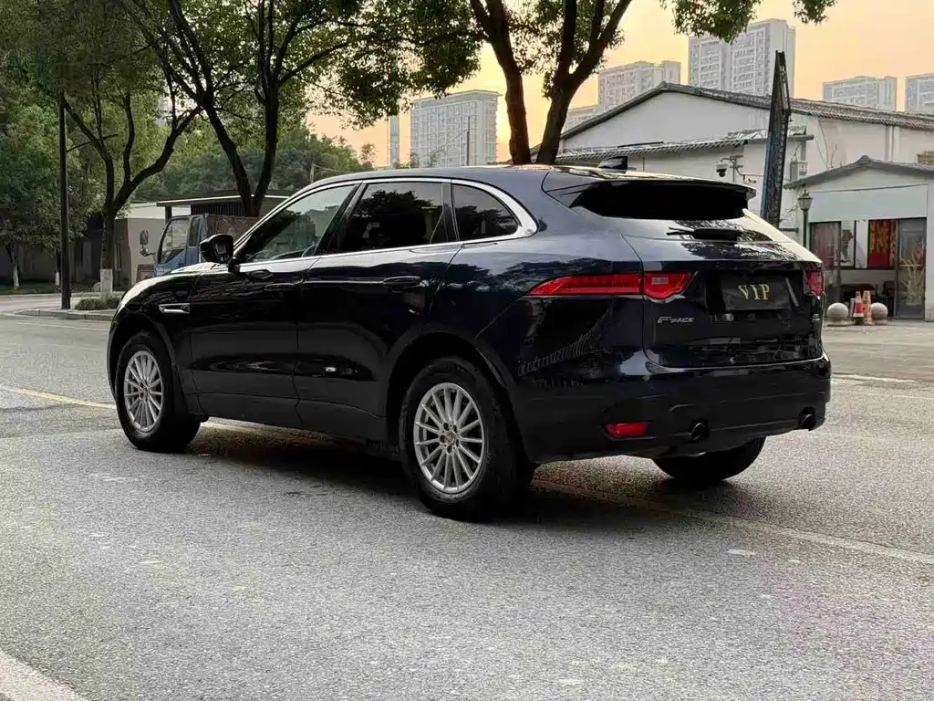 Jaguar F-PACE 2018 — фото 8