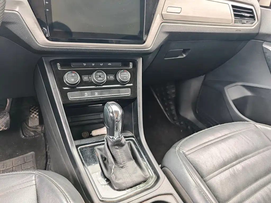 Volkswagen Touran 2017 — фото 15