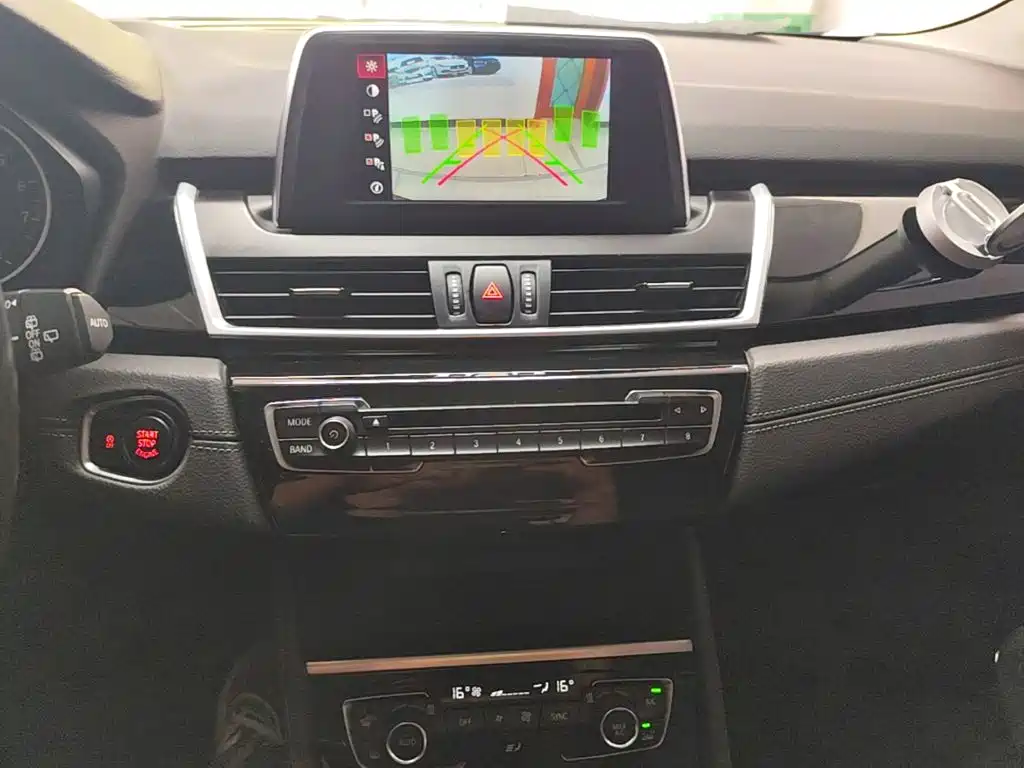 BMW 2 Series Station Wagon 2017 — фото 13