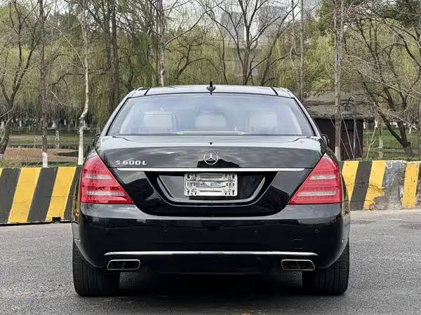 Mercedes-Benz S-Class 2012