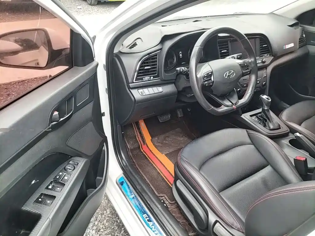 Hyundai Elantra 2017 — фото 16