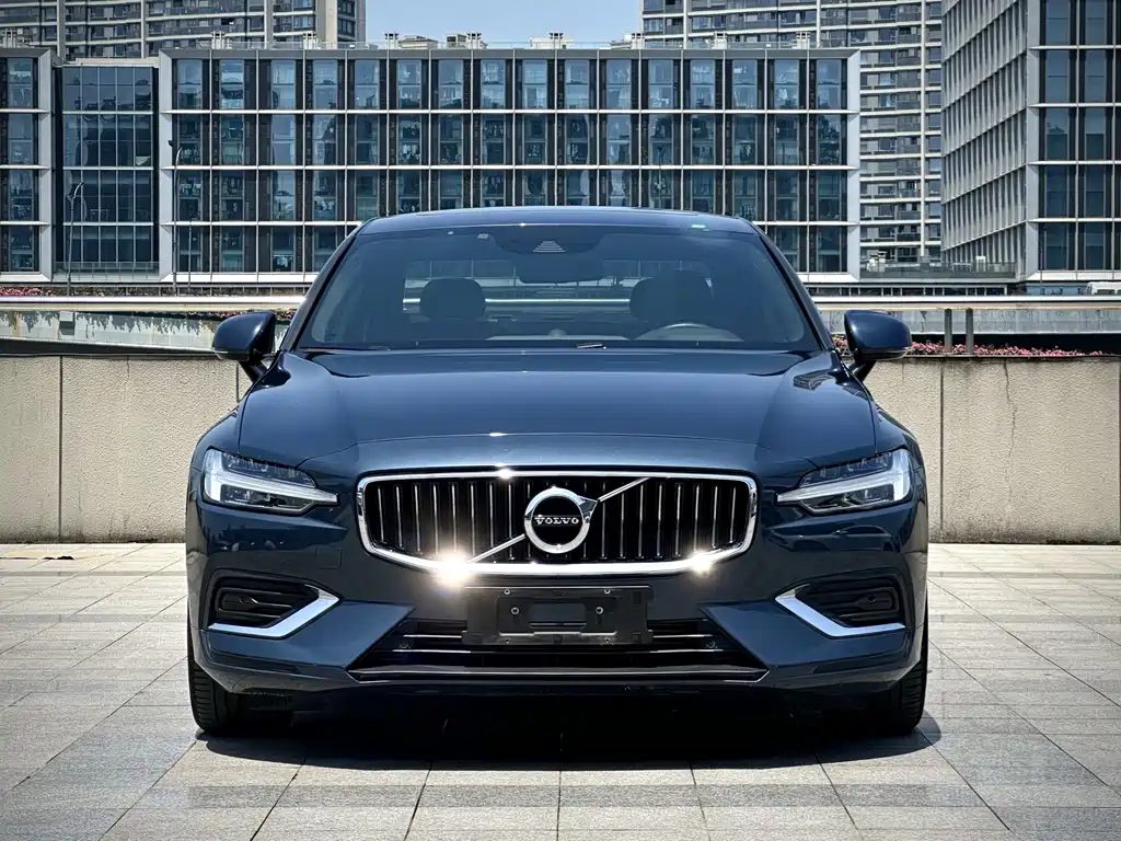 Volvo S60 2021 — фото 2