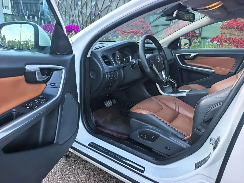 Volvo S60 2017 — фото 10