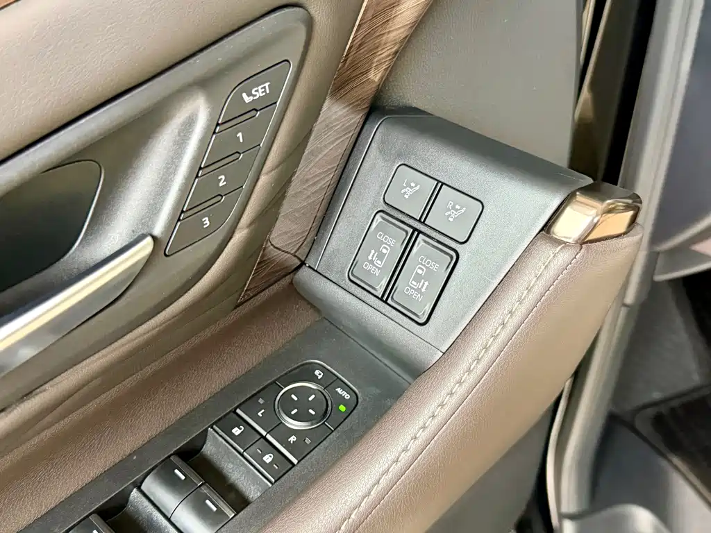 Toyota Alphard 2025 — фото 10