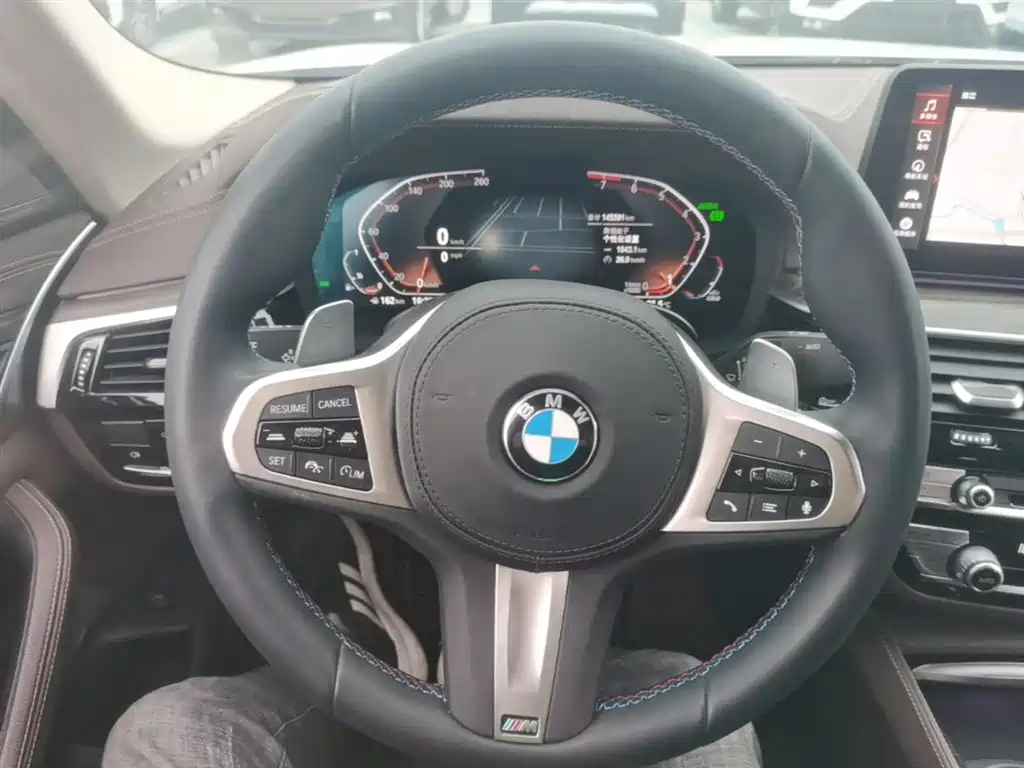 BMW 5 Series 2022 — фото 11