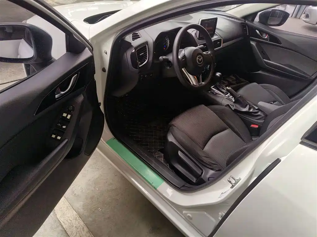 Mazda 3 Axela 2015 — фото 16