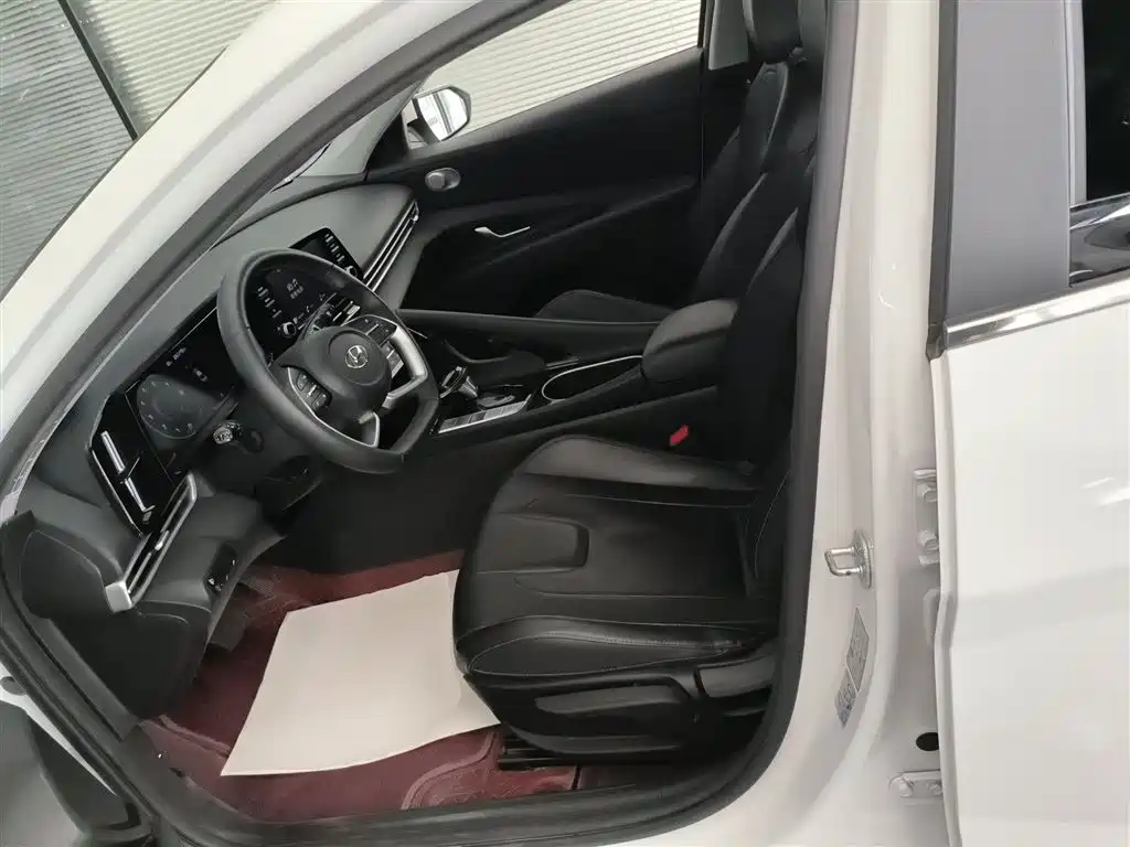 Hyundai Elantra 2023 — фото 15