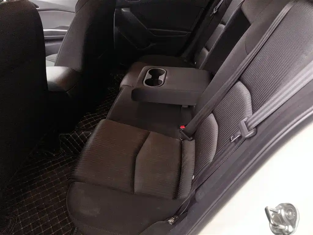 Mazda 3 Axela 2015 — фото 17