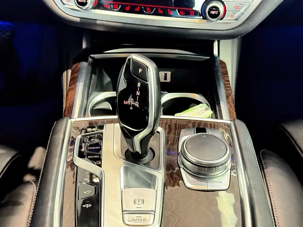 BMW 7 Series 2016 — фото 13
