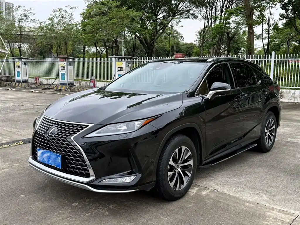 Lexus RX 2022 — фото 1