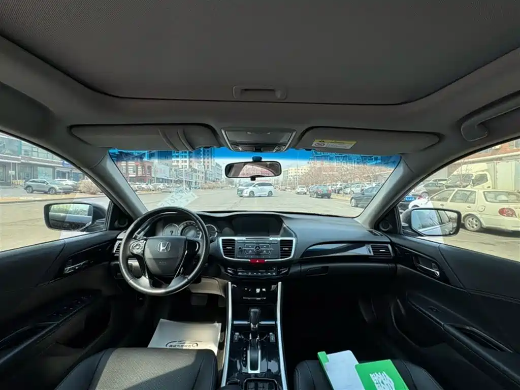 Honda Accord 2018 — фото 19