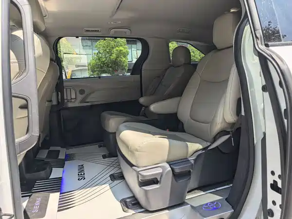 Toyota Sienna 2024