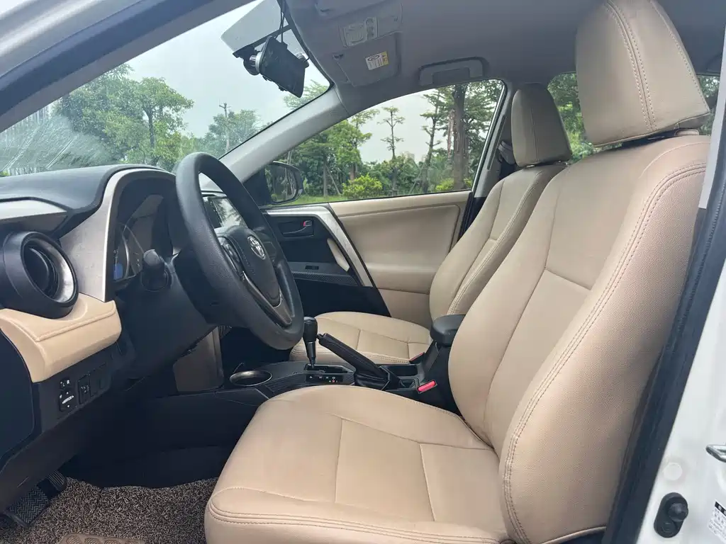 Toyota RAV4 2015 — фото 8