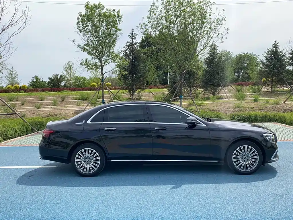 Mercedes-Benz E-Class 2023 — фото 4