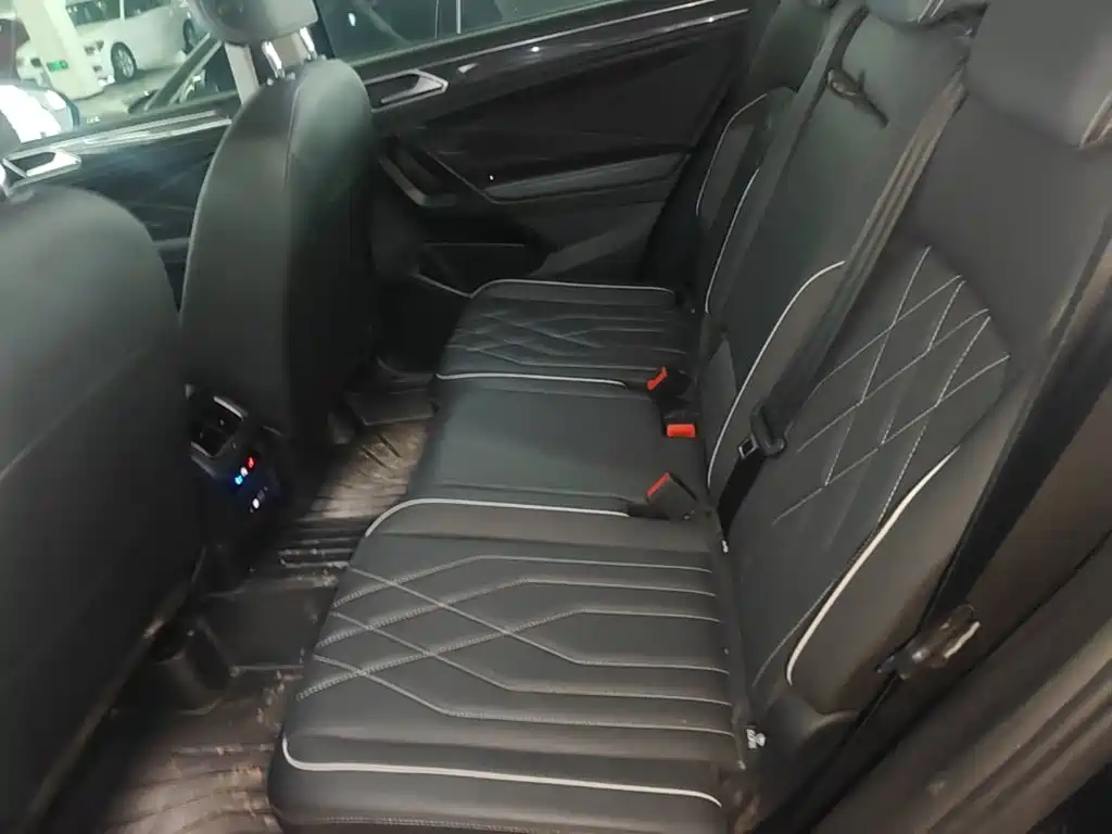 Volkswagen Tiguan L 2023 — фото 17