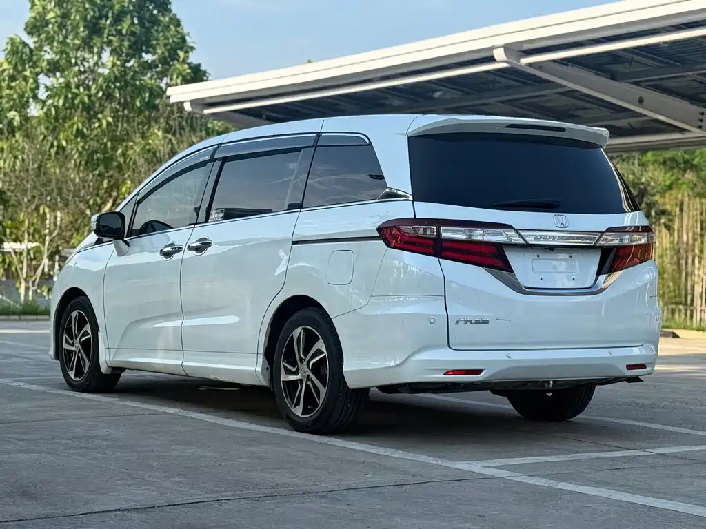 Honda Odyssey 2017 — фото 10