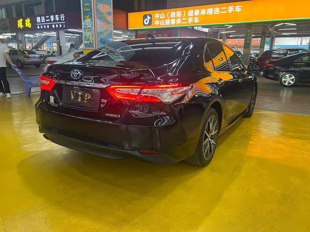 Toyota Camry 2023 — фото 6