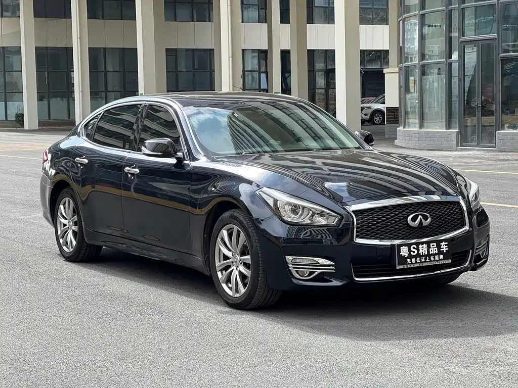 Infiniti Q70 2018 — фото 3