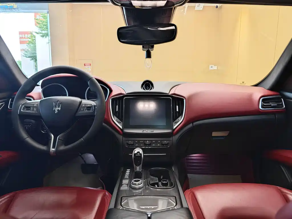 Maserati Ghibli 2018 — фото 21
