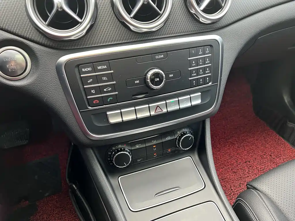 Mercedes-Benz GLA 2018 — фото 15