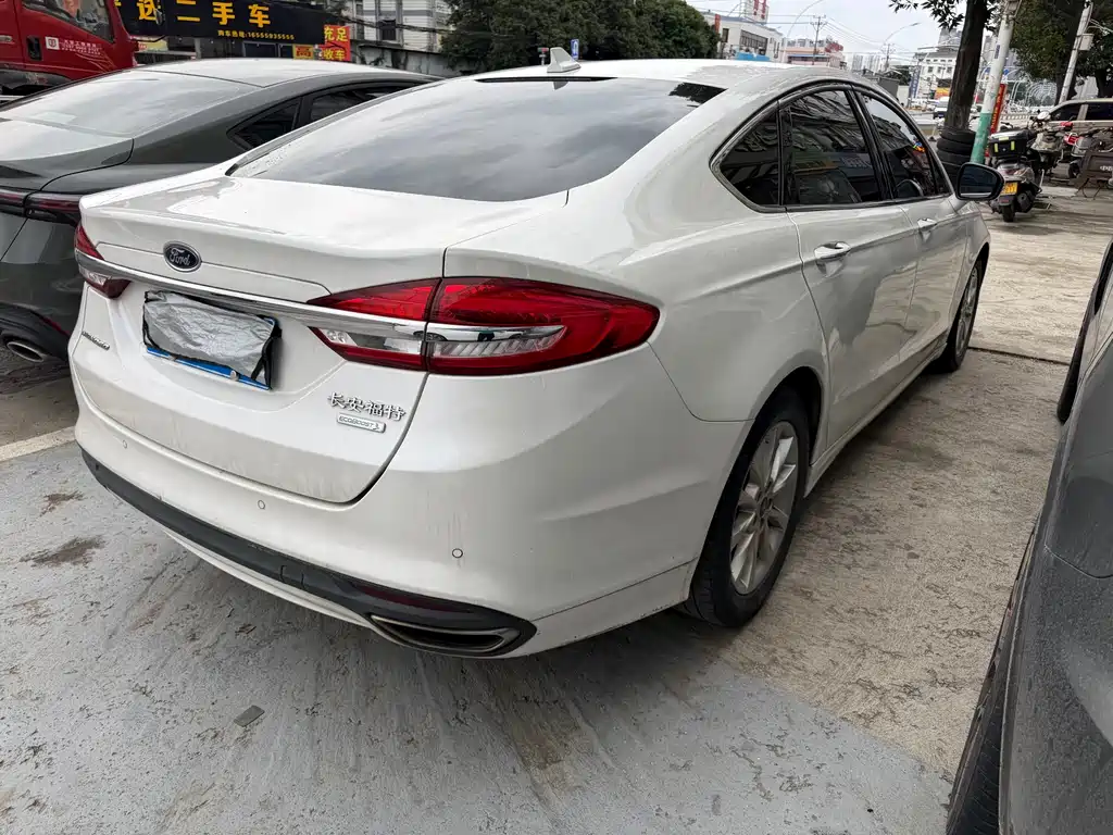 Ford Mondeo 2017 — фото 9