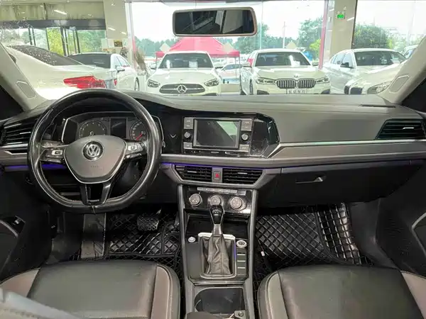 Volkswagen Sagitar 2020