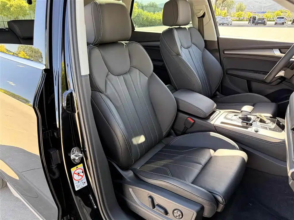 Audi Q5L 2023 — фото 10