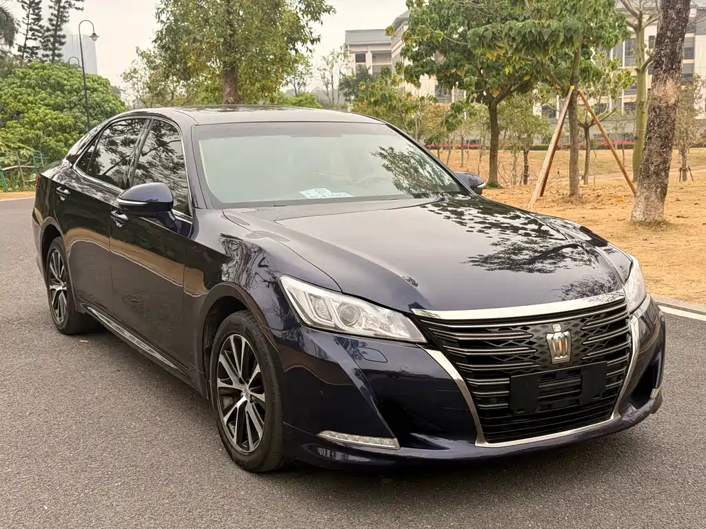 Toyota Crown 2018 — фото 3