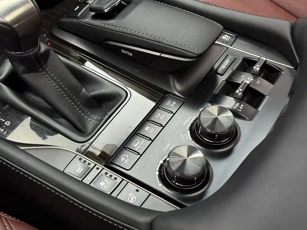 Lexus LX 2019 — фото 13
