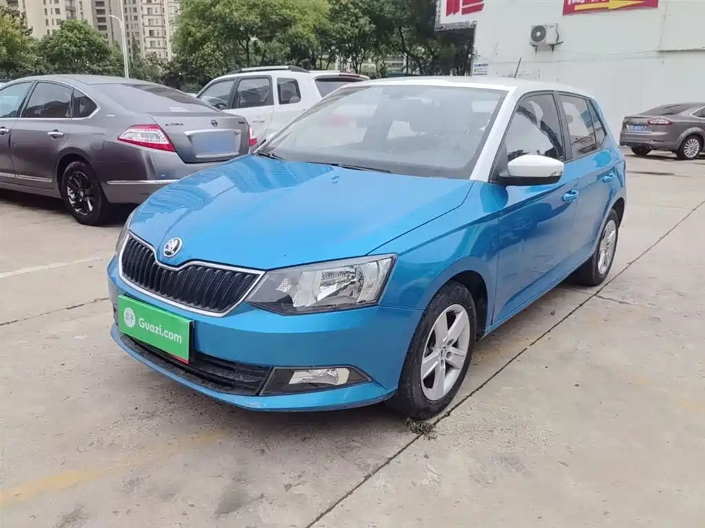 Skoda Fabia 2015 — фото 2