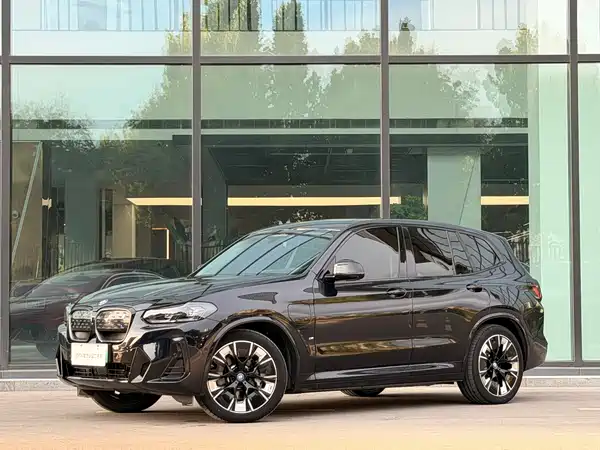 BMW iX3 2025