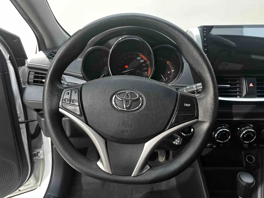Toyota Yaris L 2022 — фото 14