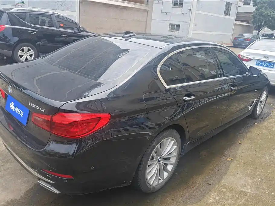 BMW 5 Series 2018 — фото 3