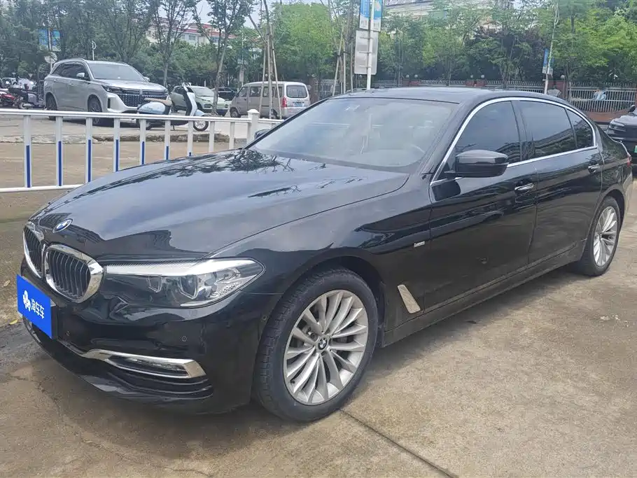BMW 5 Series 2018 — фото 1