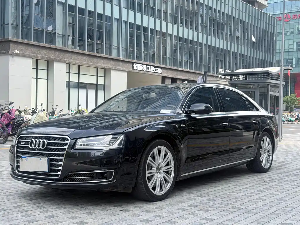 Audi A8 2016 — фото 1