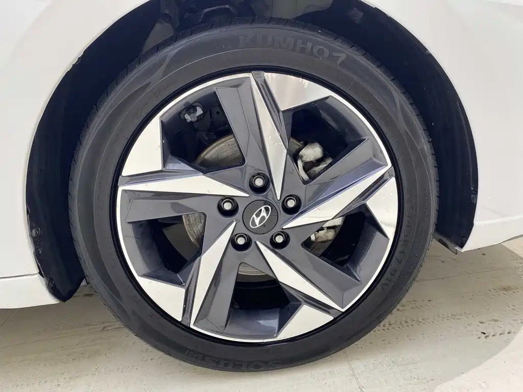 Hyundai Elantra 2023 — фото 24