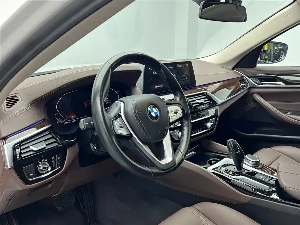 BMW 5 Series 2020 — фото 13