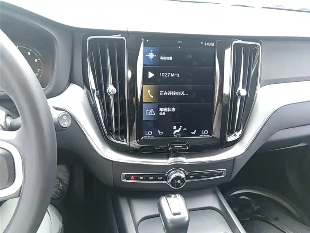 Volvo XC60 2019 — фото 13