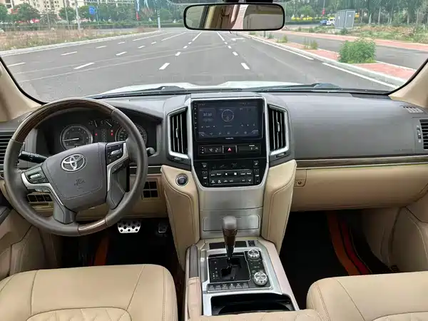 Toyota Land Cruiser 2015