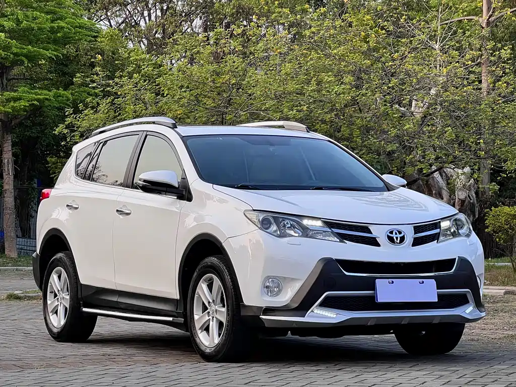Toyota RAV4 2013 — фото 3