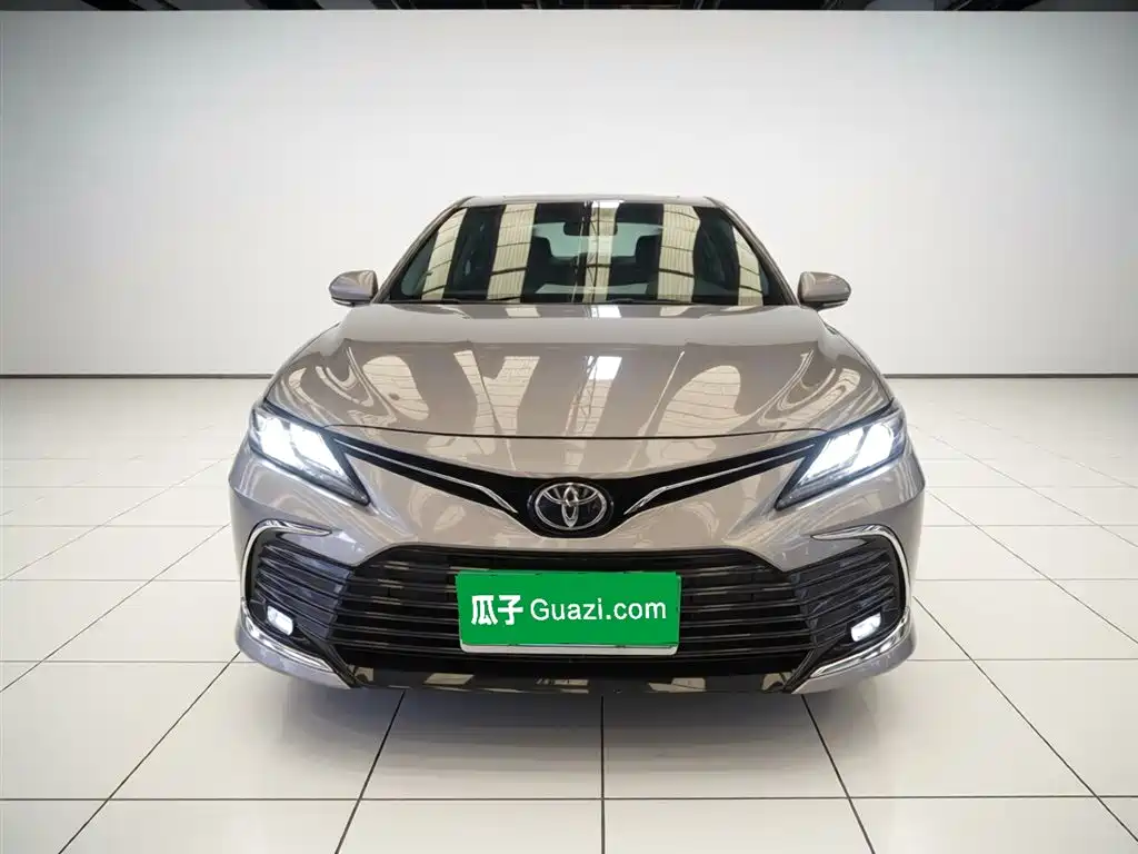 Toyota Camry 2022 — фото 3