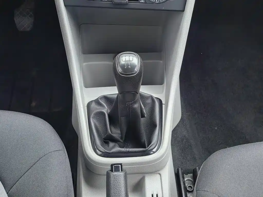 Skoda Rapid 2015 — фото 13