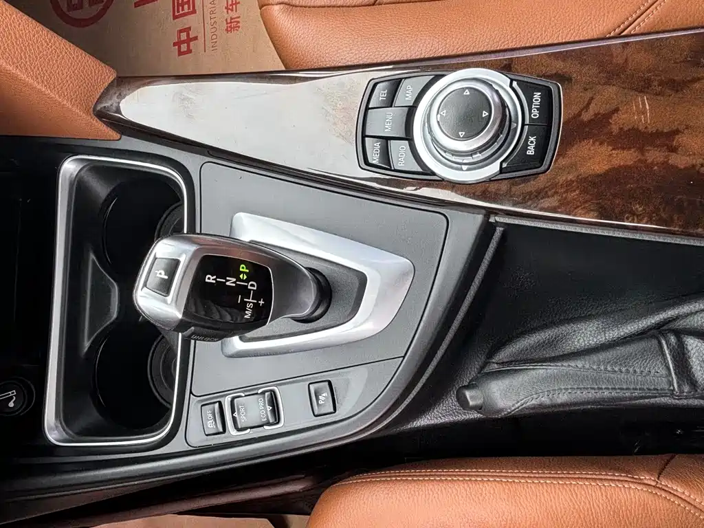BMW 3 Series 2012 — фото 8