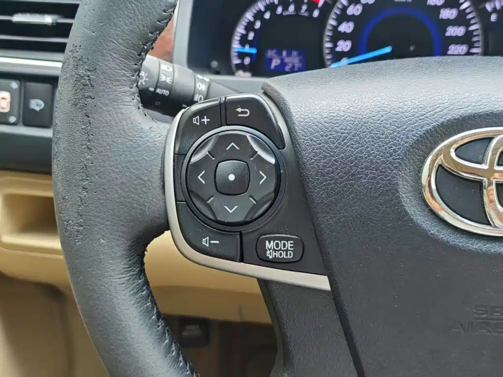 Toyota Camry 2017 — фото 18