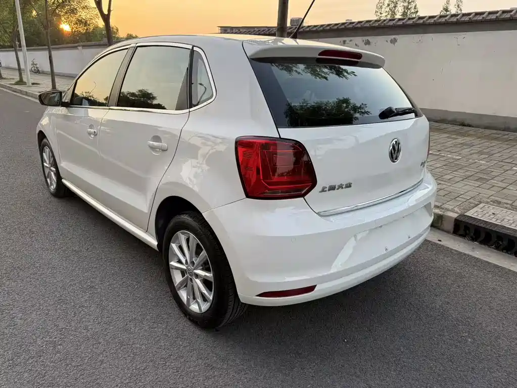 Volkswagen Polo 2016 — фото 10