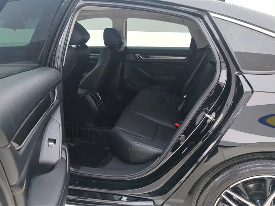 Honda Accord 2022 — фото 11